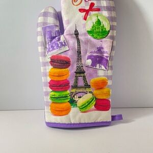 Colorful Paris-Themed Oven Mitt